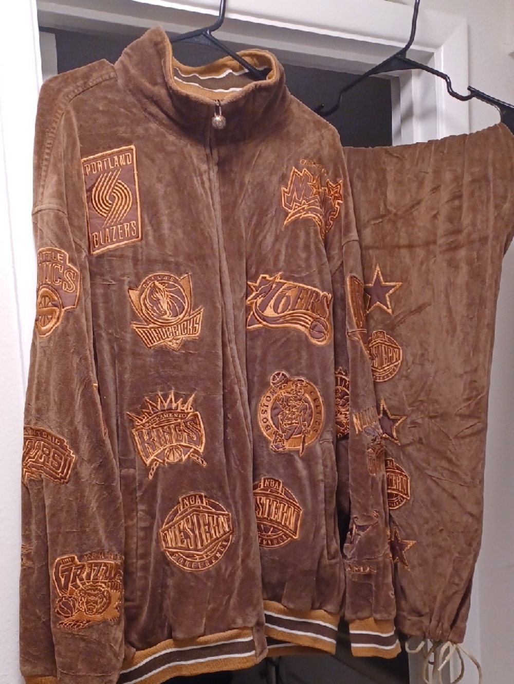 Vintage Unique Sports NBA Brown Velour Team Patches Jacket & Pants Set Size XL